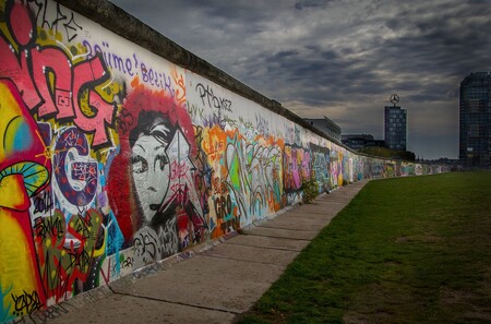 Části berlínské zdi, která padla před 30 lety 9. listopadu 1989, jsou dnes k vidění v galeriích, památnících a vzdělávacích institucích po celém světě. Část jich dnes v Berlíně slouží ke třídění odpadů. / Ilustrační foto