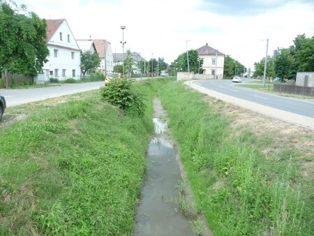 Kolik pak domů sem vypouští svůj septik? Na ilustračním snímku Medlovský potok.