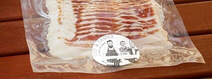 Slanina Biofarmy Sasov Foto: PRO-BIO Svaz ekologických zemědělců Slanina Biofarmy Sasov Foto: PRO-BIO Svaz ekologických zemědělců