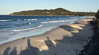 Hlavní pláž na Byron Bay na východě Austrálie