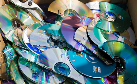 Vyřazená CD a DVD můžete odevzdat společnosti Rema Systém, která je pak nechá zrecyklovat.