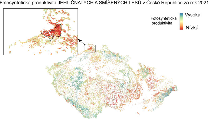 Obr 1. Fotosyntetická produktivita měřená jako roční NDVI (Normalized Difference Vegetation Index – normalizovaný vegetační index). Nejnižší hodnoty mají lesy v Českém Švýcarsku, v kraji Vysočina a Moravskoslezském. Naopak v dobré kondici jsou Beskydy, Brdy, Křivoklátsko a Šumava. Zajímavé je, že velmi nízké hodnoty zdraví vykazují převážně smíšené lesy v NP České Švýcarsko. Data připravil Vojtěch Hron, CGI