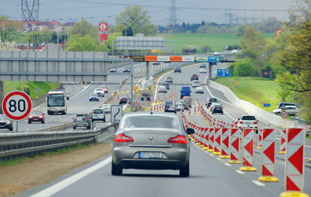 Na ilustračním snímku oprava dálnice D1.