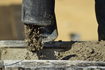 Čtyři miliardy tun cementu ročně využité na stavební práce představují kolem 8 % globálních uhlíkových emisí. Což je vcelku dobrý důvod, proč vzít beton v klimatických debatách v potaz. / Ilustrační foto