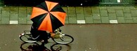 cyklista v dešti