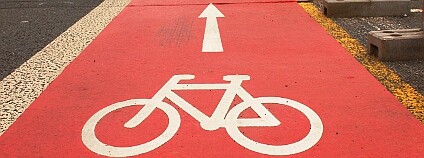 Cyklostezka v Davídkově má zvýšit bezpečnost cyklistů, kteří budou moci sjet z frekventované silnice.