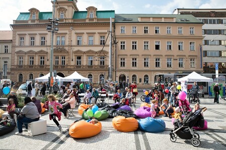 Součástí Evropského týdne mobility je i Den bez aut. Na snímku pražský Karlín.