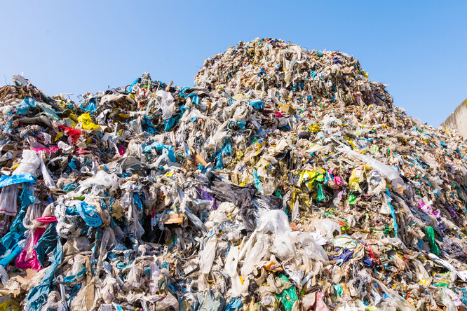 V EU se ročně vyprodukuje kolem 30 megatun plastového odpadu. Plast, který se nyní nerecykluje a končí zpravidla ve spalovnách.