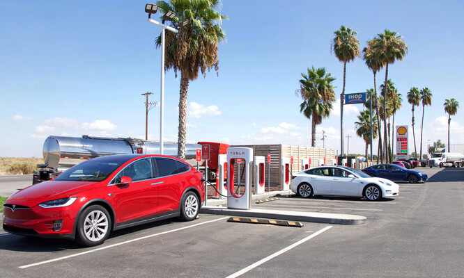 Deset let stará vize guvernéra Jerryho Browna, že v Kalifornii bude do roku 2025 jezdit nejméně 1,5 milionu elektromobilů, už můžeme mít skoro za splněnou.