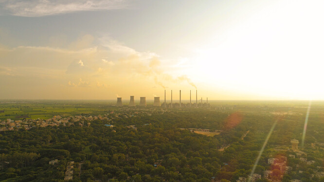 Uhelná elektrárna v Indii.