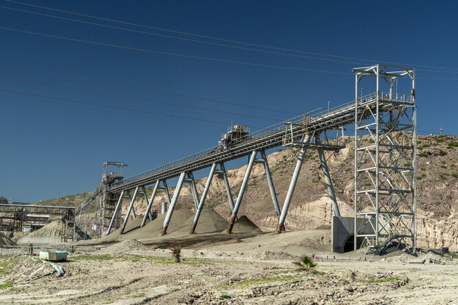 Fosforitový důl v Kalifornii v USA.