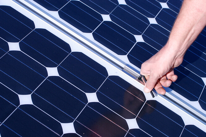Křemík je surovinou pro výrobu polovodičů solárních článků, s jejíž materiálovou návratností se dosud příliš neoperovalo.