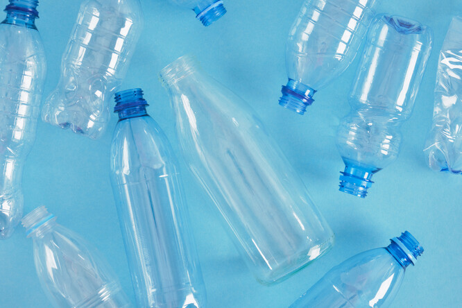 Důležitá by pro lidi byla motivace. Pokud by věděli, že zálohování plastových lahví a plechovek snižuje dopady na životní prostředí a šetří zdroje, uvítalo by jeho zavedení devět z deseti Čechů, vyplývá z průzkumu.