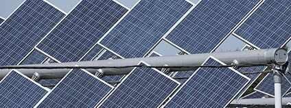 Vyvýšený solární panel na agrovoltaiku Foto: Depositphotos