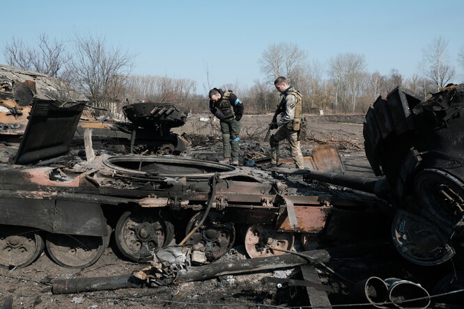 Lukjanivka, Ukrajina: 25. března 2022: zničené ruské vojenské vozidlo.