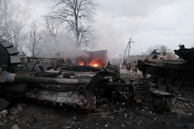 Lukjanivka, Ukrajina: 25. března 2022: zničený ruský tank.
