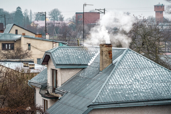Většina České republiky má více či méně znečištěné ovzduší, což má negativní dopad na dýchací ústrojí. Celoročně splňuje normy pro čistý vzduch pouze Šumava a okrajové hornaté části několika menších krajů.