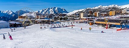 Lyžařské středisko Alpe d&apos;Huez Foto: elinaxx1v Depositphotos