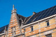 soláry na historické budově v Belgii