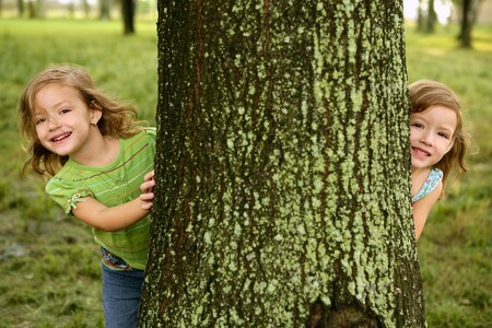 Do lesních školek, ve kterých tráví děti většinu času venku, chodí v ČR v současné době denně kolem 2000 předškoláků