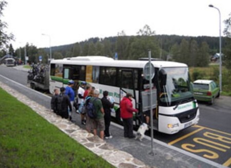 Takzvané Zelené autobusy, hromadná doprava na území CHKO a Národního parku (NP) Šumava, přepravily letos v červenci a srpnu 46.855 lidí.