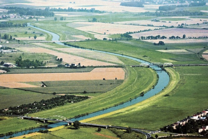 Odlehčovací rameno řeky Odry obcházející polské město Racibórz. Rameno by mělo být součástí kanálu Dunaj-Odra-Labe.
