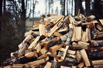 Důležité je topit v kotli vhodným a kvalitním palivem. Mokré dřevo je nevhodné jak pro staré, tak pro nové kotle. Voda totiž nehoří.