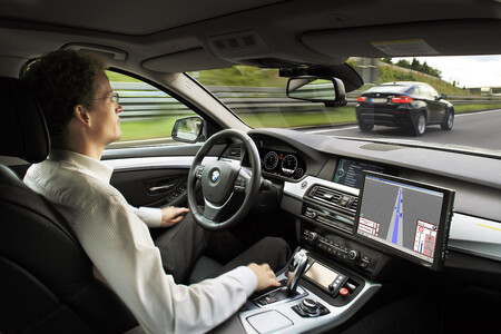 Projekt BMW Group Future Mobility Development Center bude komplexem testovacích drah, které budou sloužit mimo jiné pro vývoj samořiditelných automobilů a bezpečnostních asistentů.   Ilustrační snímek.