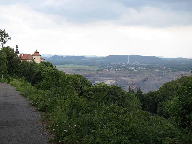 Obnova krajiny zasažené těžbou se v ČR uskutečňuje desítky let.