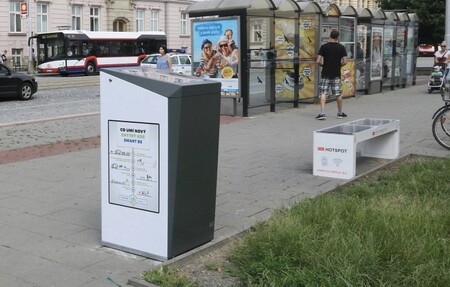 Tři "chytré" odpadkové koše byly minulý týden zkušebně instalovány v centru Olomouce a před vlakovým nádražím. Samy upozorní dispečink technických služeb, že jsou plné.
