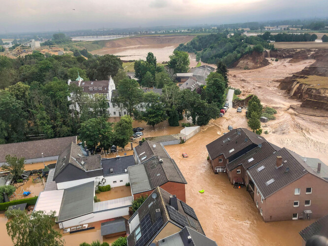 Kvůli silným dešťům se vylily ze břehu řeky Rýn, Ahr a Meuse.
