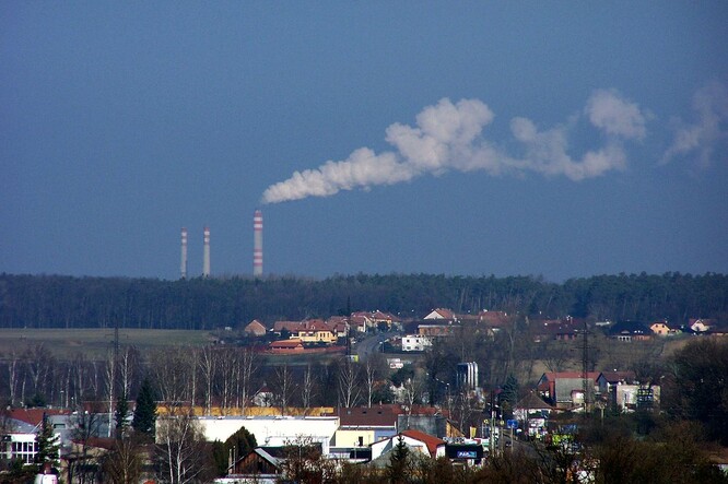 Obě velké elektrárny v Pardubickém kraji, ve Chvaleticích i v Opatovicích nad Labem, požádaly o výjimku z této normy pro oxidy dusíku a rtuť.