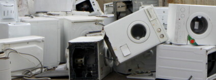 Vysloužilé elektrospotřebiče, především pračky, čekající na recyklaci. Foto: Elektrowin