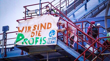Němečtí ekologičtí aktivisté včera obléhali novou uhelnou elektrárnu Datteln 4, která má být spuštěna v létě. / Ilustrační foto