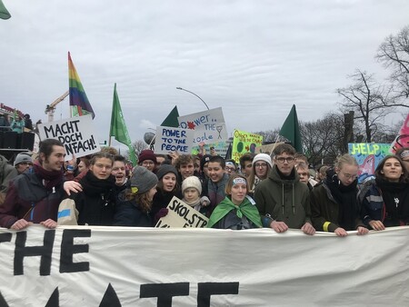 Švédská aktivistka Greta Thunbergová se v pátek v severoněmeckém přístavním městě Hamburk zúčastnila desetitisícové demonstrace hnutí Fridays for Future (Pátky pro budoucnost).
