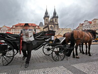 Fiakr v Praze na Staroměstském náměstí