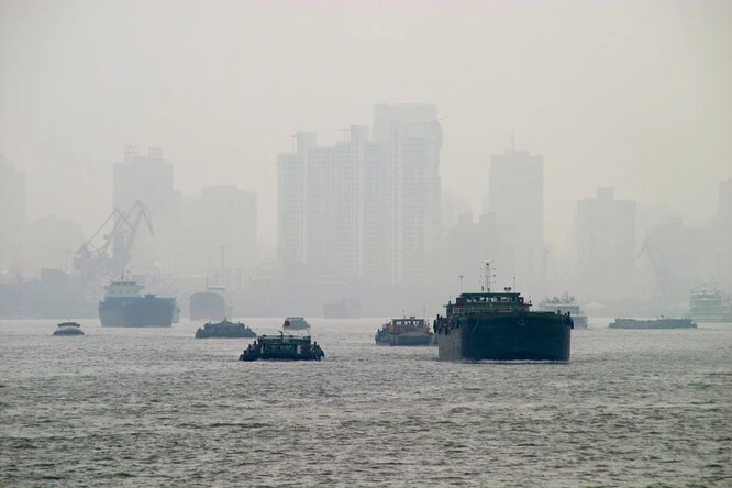 Smog, který nebyl nad většinou čínských metropolí od začátku roku patrný, je zase zpět. / Ilustrační foto