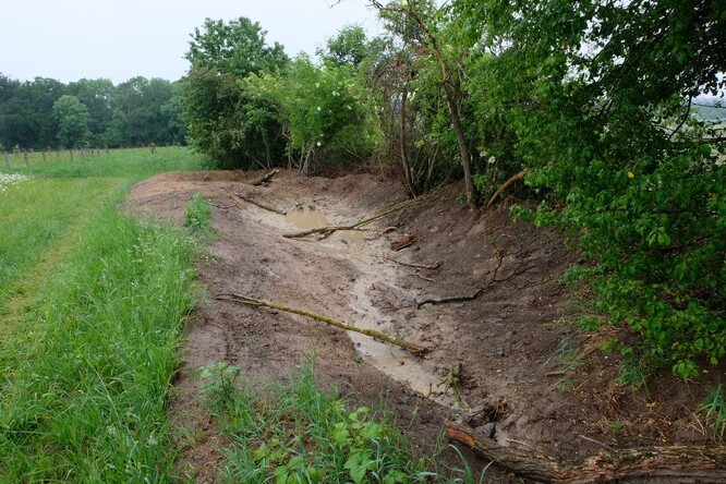 Soustava nově vybudovaných tůní po přívalovém dešti Soustava nově vybudovaných tůní po přívalovém dešti