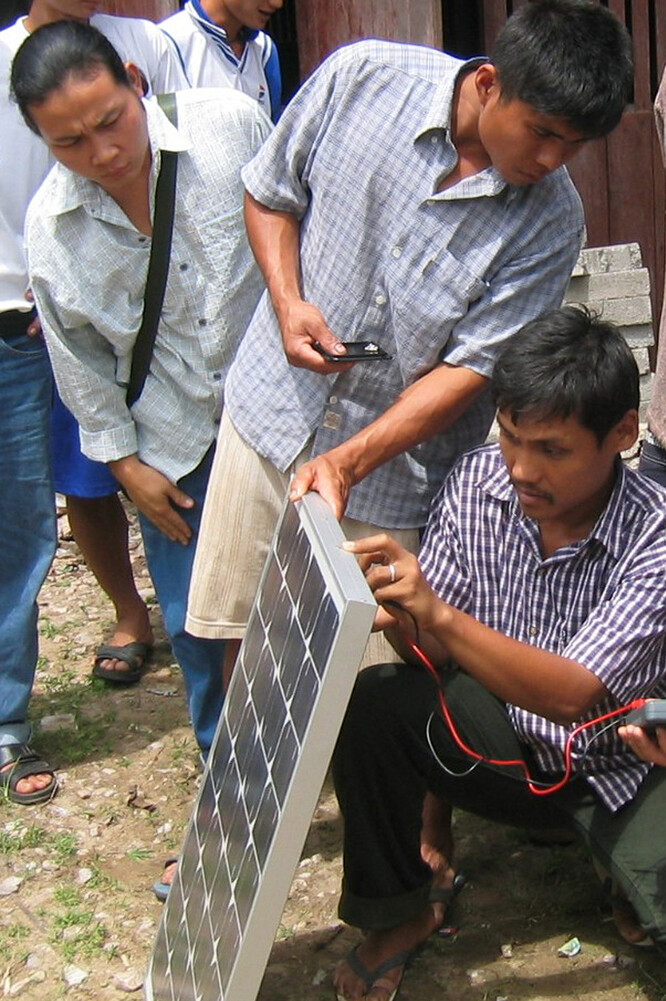 Zelená ekonomika má pomoci chudým. Fotovoltaika na Myanmaru