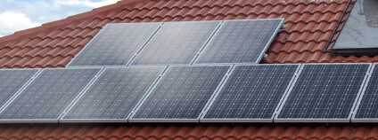 Fotovoltaika na střeše Foto: wang song Shutterstock