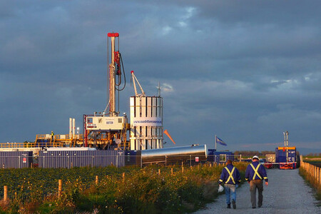 Skotsko nebude podporovat těžbu ropy a plynu metodou frakování a prodlouží moratorium z roku 2015. Včera to ve skotském parlamentu prohlásil ministr energetiky Paul Wheelhouse.