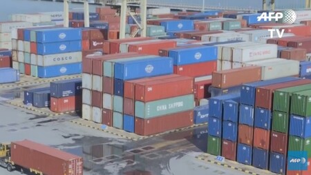 Malajsie vrátila desítce zemí 150 kontejnerů s plastovým odpadem, mimo jiné Francii, Británii a Spojeným státům.