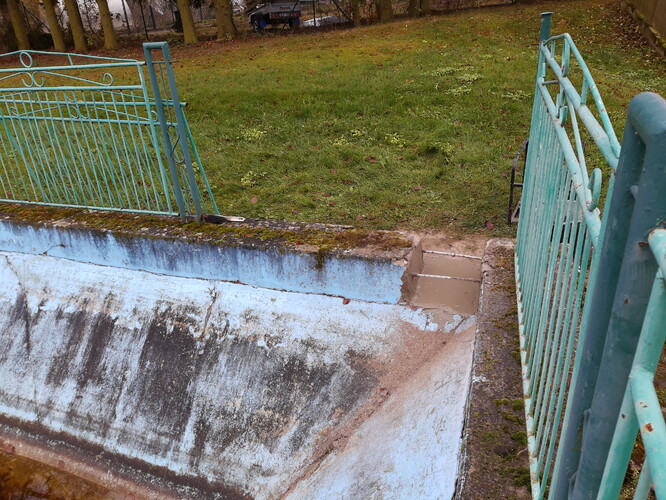 V Havlovicích bylo potřeba přerušit lem betonové nádrže.