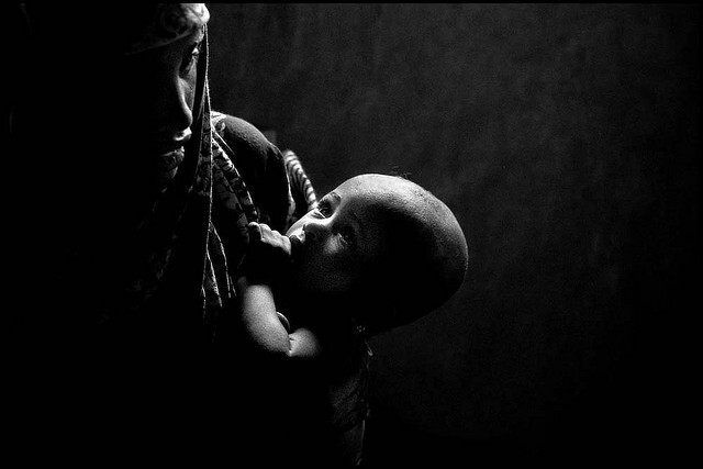 Uprchlice se svým miminkem v keňském táboře