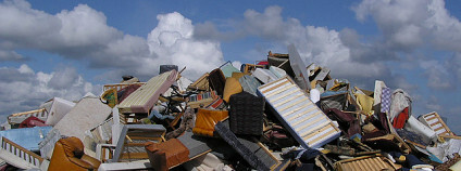 Hromada nábytku na hromadě Foto: Eva Ekeblad / Flickr.com