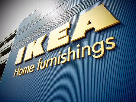 Firma IKEA nemá dominantní postavení na českém trhu, kde odebírá méně než dvě procenta celkové roční těžby dřeva v tuzemsku.