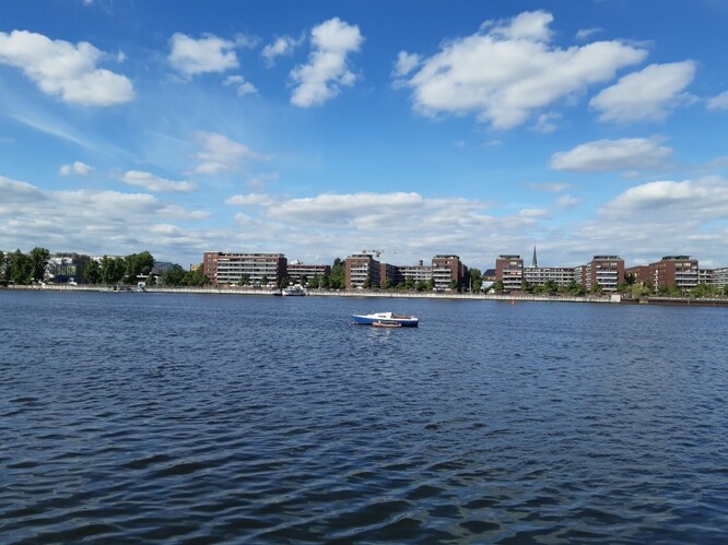 Obr. 2. Pohled přes záliv jezera Rummelsburg. Obr. 2. Pohled přes záliv jezera Rummelsburg.
