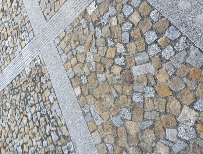 Obrázek 3 Širokospárá dlažba Obrázek 3 Širokospárá dlažba