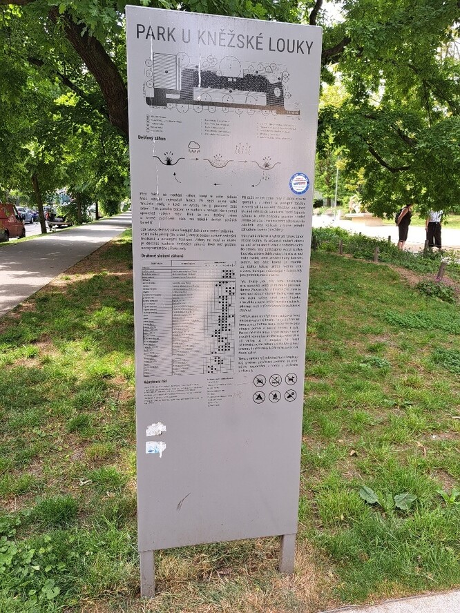 Obr. 10. Informační tabule v parku U Kněžské louky.