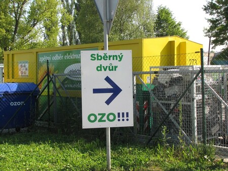 Městská odpadová společnost OZO Ostrava ve spolupráci s městskou policií chystá informační kampaň, která má obyvatele upozornit na nelegální odkládání velkoobjemového odpadu vedle popelnic. / Ilustrační foto